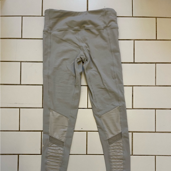 Alo Moto Leggings Light Grey (XS) - Picture 6 of 6
